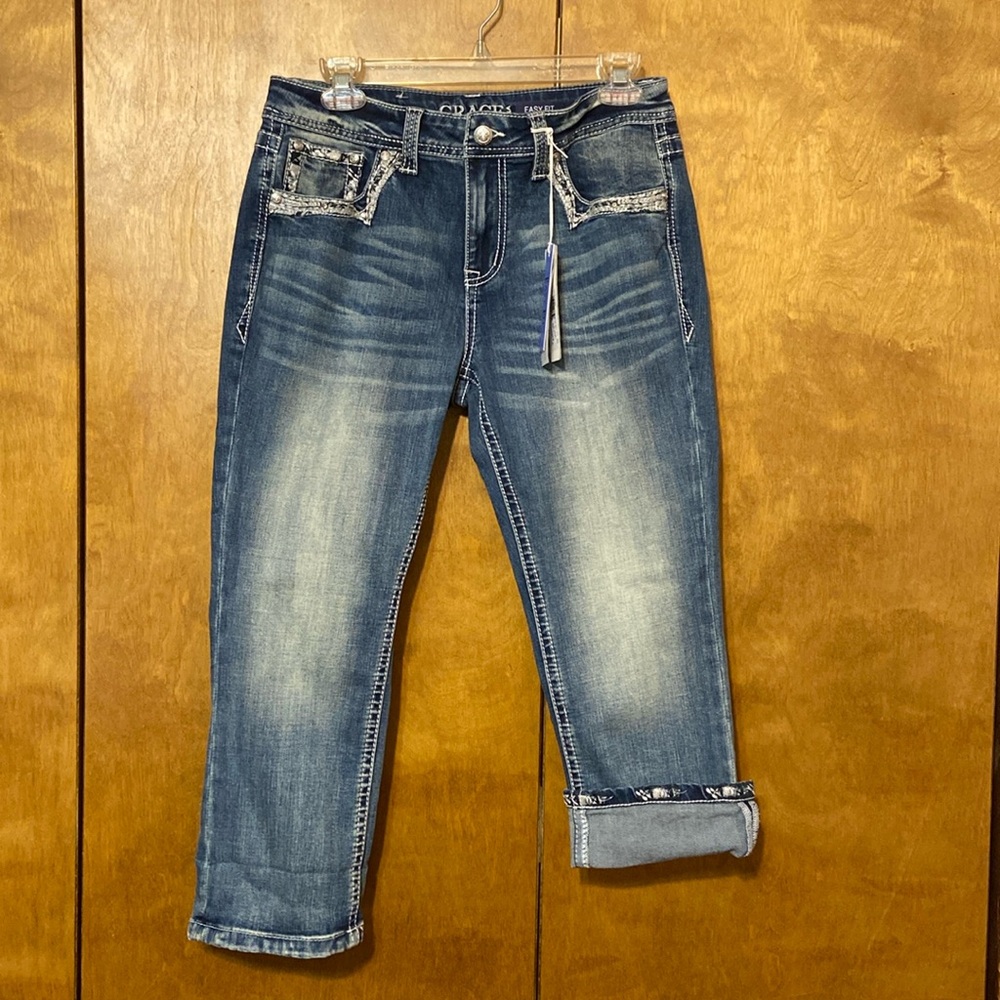 NWT Grace embellished capri jeans. Size 29